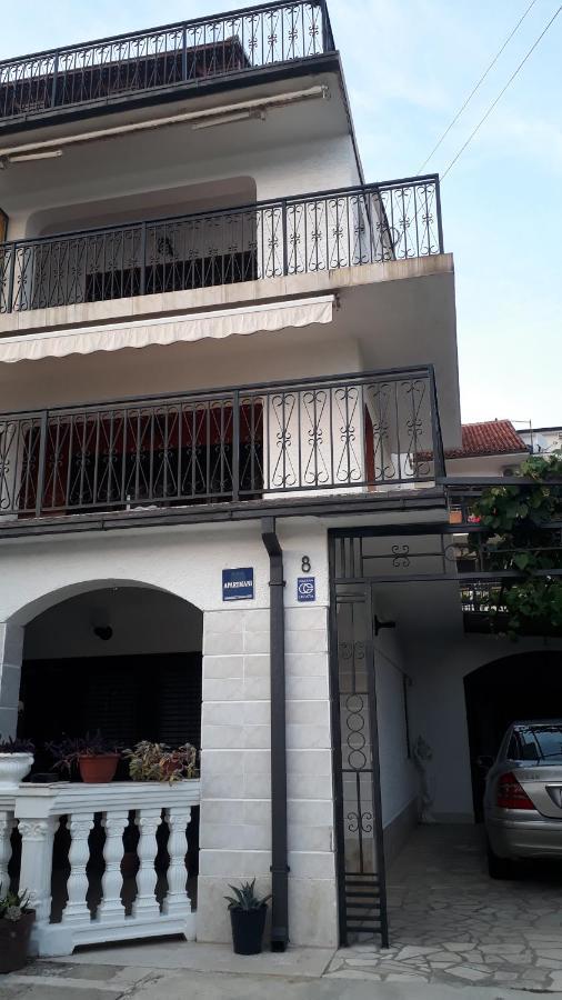Apartmani Jelena ซริกเวนิซา ภายนอก รูปภาพ